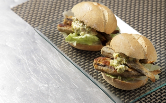 Pan con pejerrey
